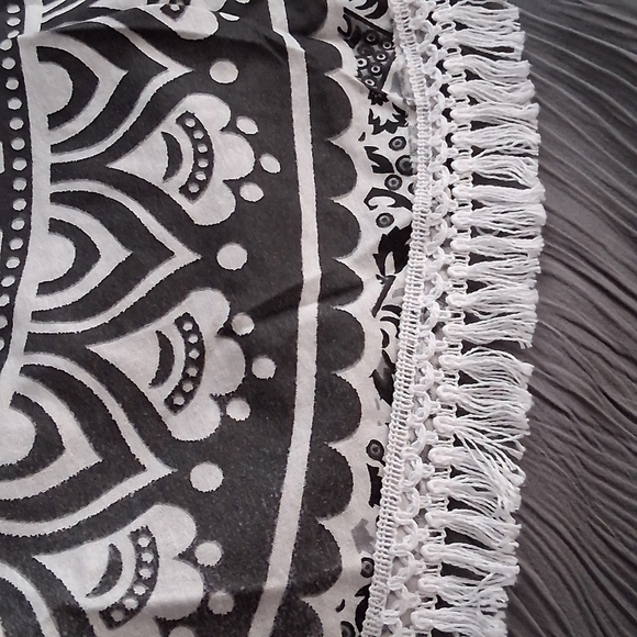NEW Mandala Print With Fringe - Picture 7 of 8